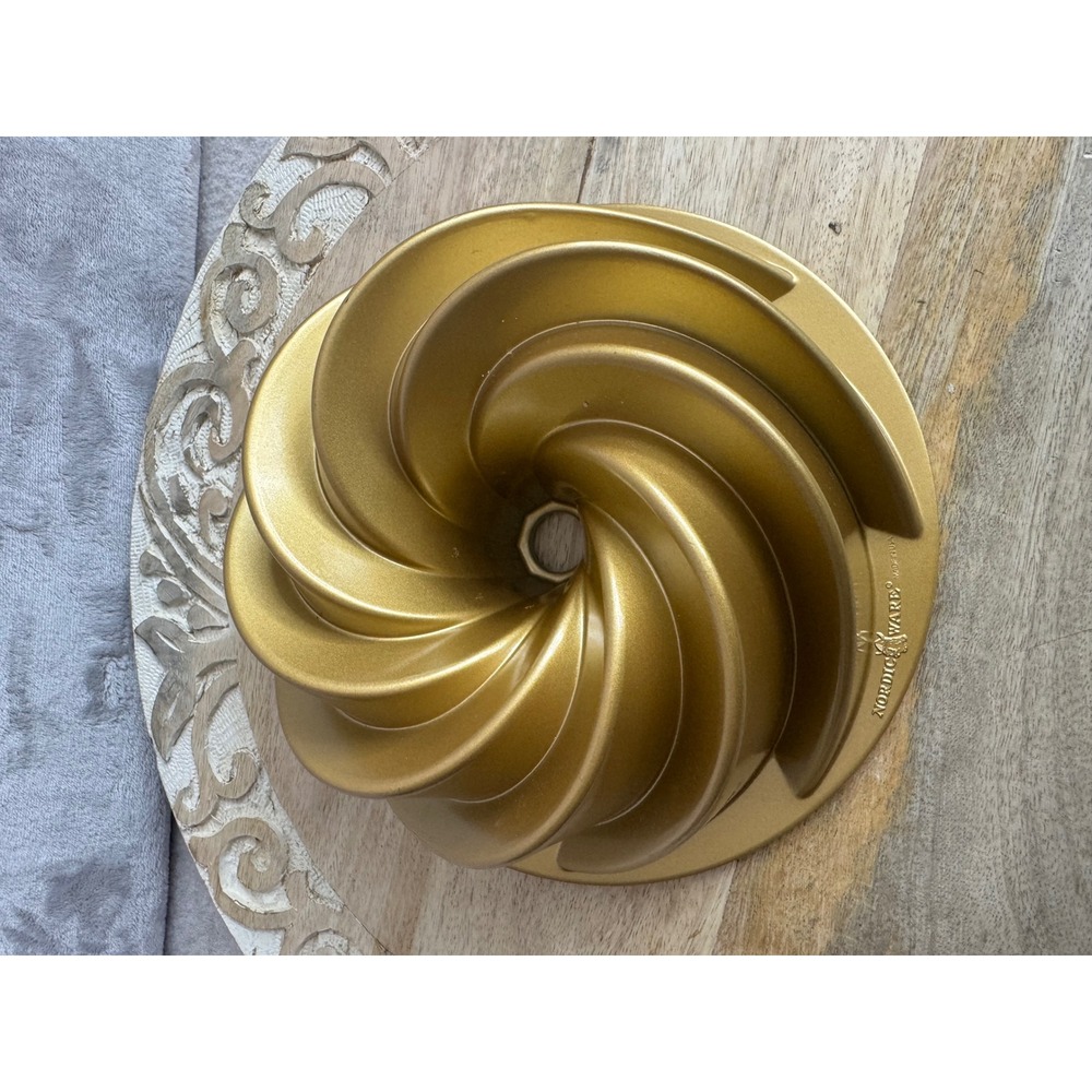 Nordic Ware Heritage Bundt Pan 6 Cup Gold Cast Aluminum Spiral Cake Mold USA